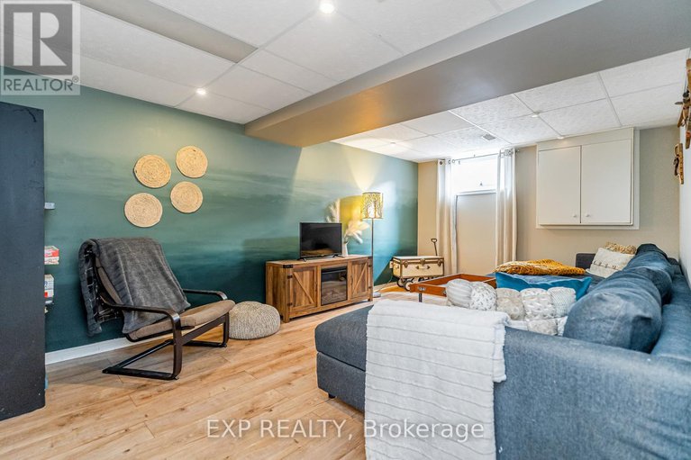 28924711/36-bethune-way/beaverbrook/ottawa/ontario/K2K1C3_30