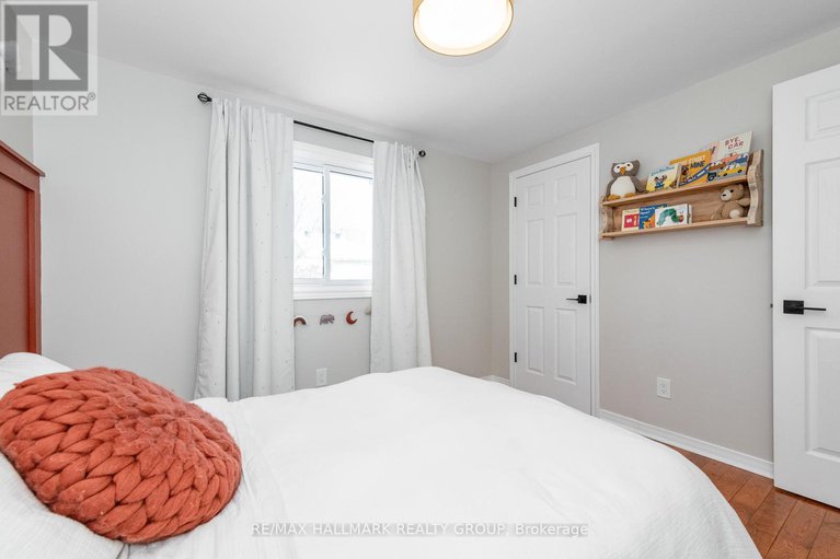 29349068/70-melanie-crescent/glencairnhazeldean/ottawa/ontario/K2L2J8_29