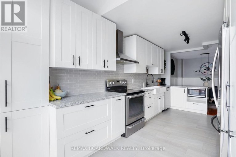 29374178/2094-sunland-drive/fallingbrookgardenway-south/ottawa/ontario/K4A3L1_14