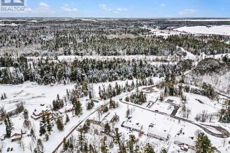 29603147/266-clifford-campbell-street/fitzroy/ottawa/ontario/K0A1X0_33