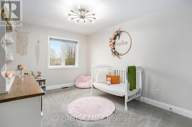 28286993/670-whitecliffs-avenue/riverside-south/ottawa/ontario/K1V2N4_21