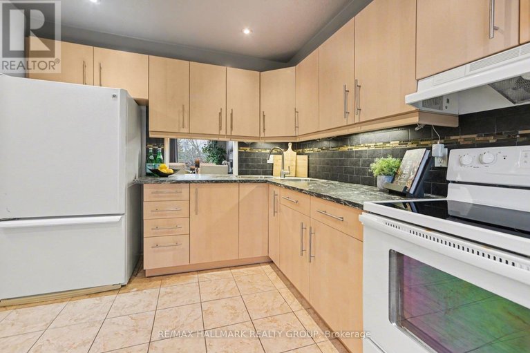 29623679/907e-elmsmere-road/beacon-hill-south/ottawa/ontario/K1J8G4_8