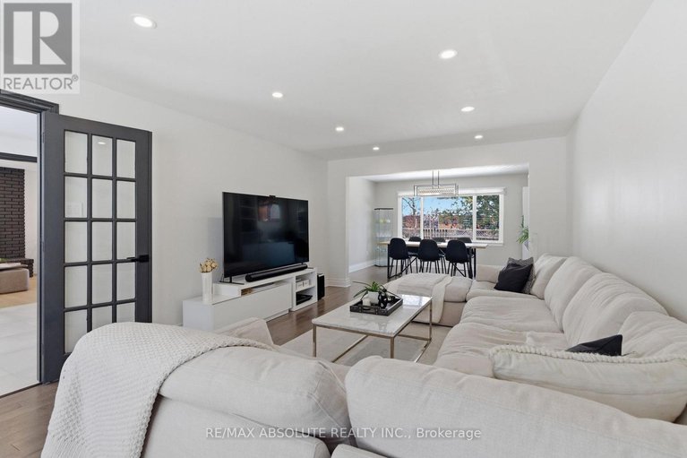 29407947/13-weatherwood-crescent/pineglencountry-place/ottawa/ontario/K2E7C5_10