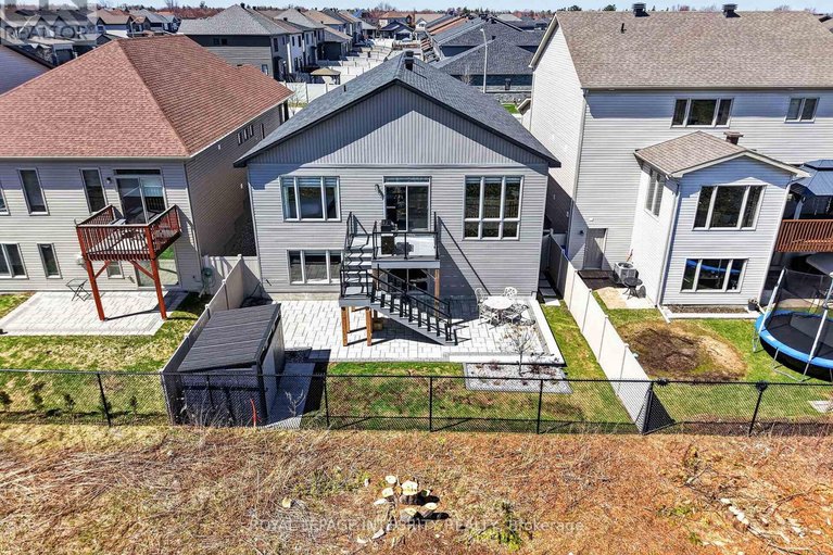 29648625/724-parade-drive/stittsville-south/ottawa/ontario/K2S0Z4_50