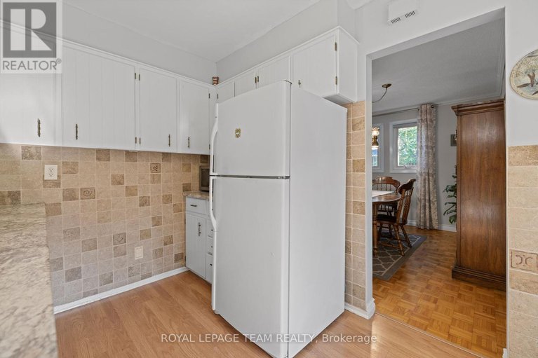 28900932/2486-regina-street/lincoln-heights/ottawa/ontario/K2B6X5_18