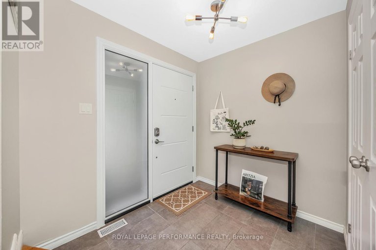 28785273/8-hyannis-avenue/cedargrovefraserdale/ottawa/ontario/K2J3H8_3