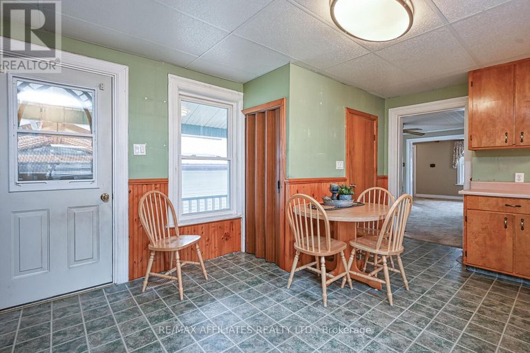 28498244/11-merrick-street/smiths-falls/smiths-falls/ontario/K7A4R2_22