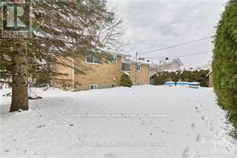 29244921/841-balsam-drive/chatelaine-village/ottawa/ontario/K1E1B8_24
