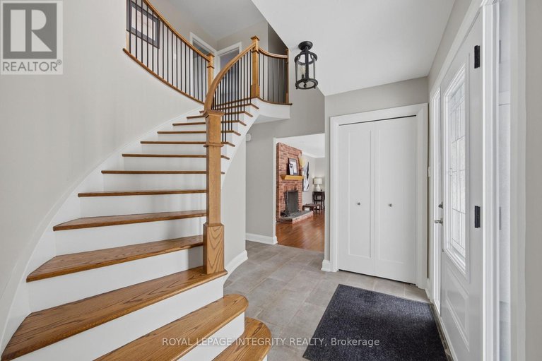 29430420/8-smugglers-court/arlington-woods/ottawa/ontario/K2H7Y7_22