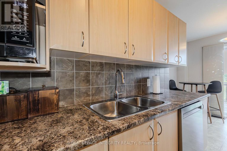 28738555/218-catamount-court/emerald-meadowstrailwest/ottawa/ontario/K2M0A9_19