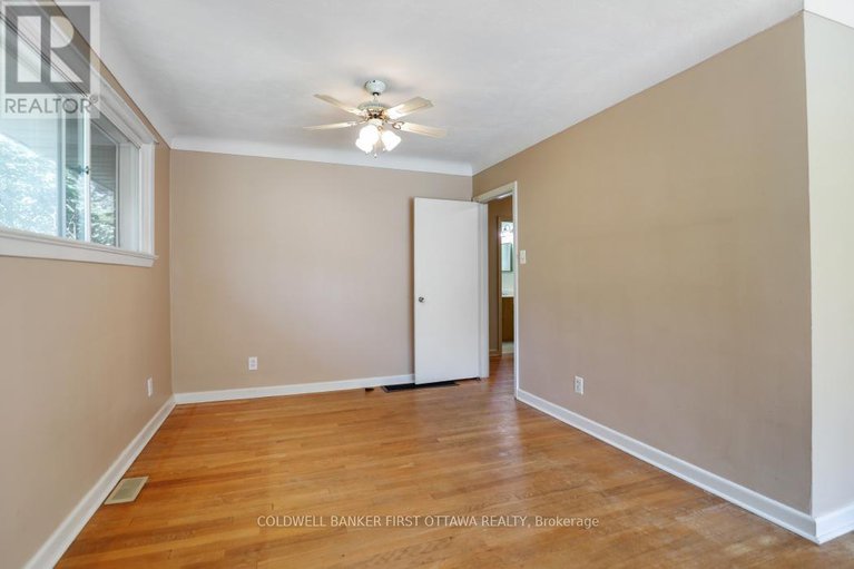 28655520/2133-westbourne-avenue/mckellar-heightsglabar-park/ottawa/ontario/K2A1N3_10