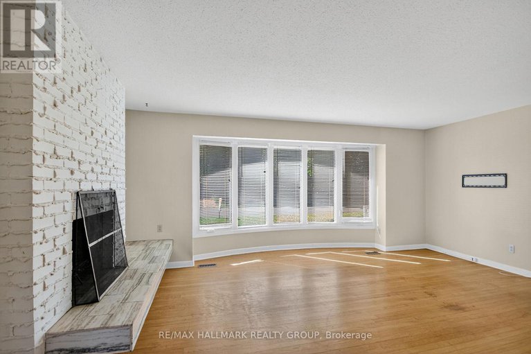 28940176/3-sutton-place/city-viewskylinefisher-heightsparkwood-hills/ottawa/ontario/K2E5G1_6