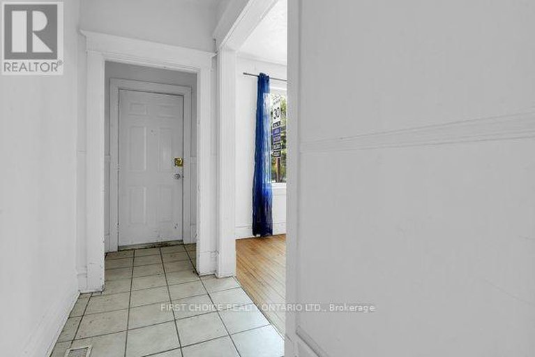28627052/293-powell-avenue/west-centre-town/ottawa/ontario/K1S2A6_4