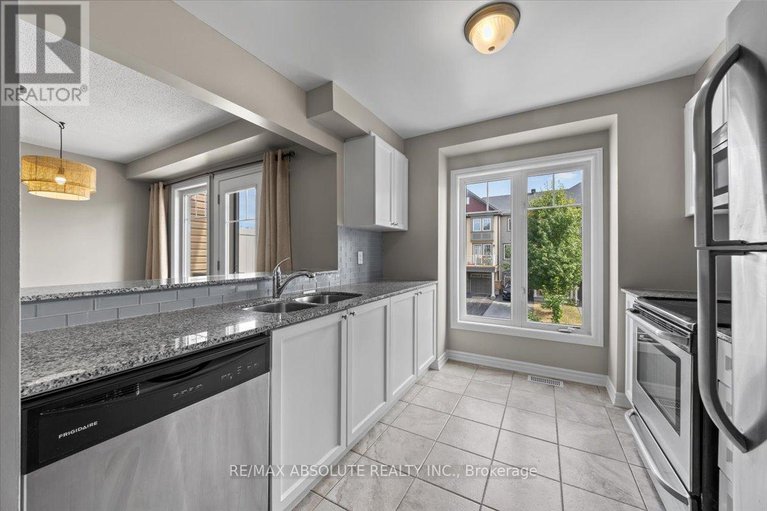28750812/415-rosingdale-street/emerald-meadowstrailwest/ottawa/ontario/K2R1G9_11