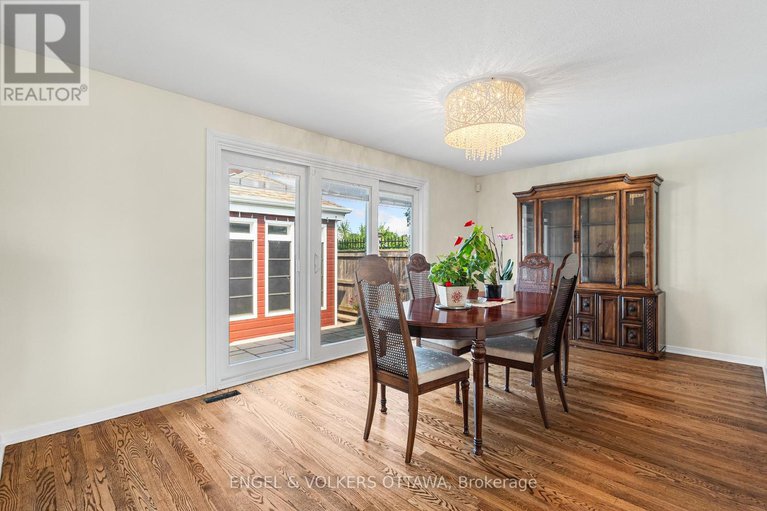 28957862/16-benson-street/borden-farmstewart-farmcarleton-heightsparkwood-hills/ottawa/ontario/K2E5J5_12