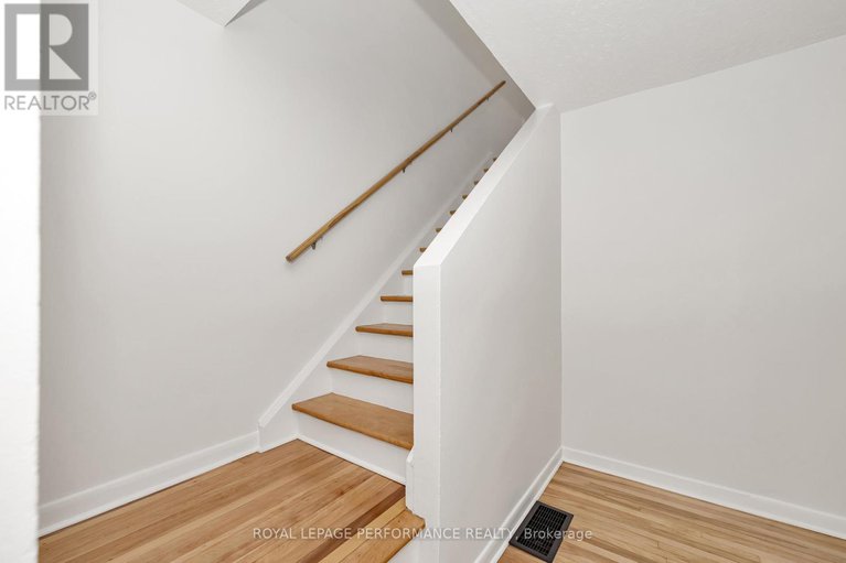 28502745/622-borthwick-avenue/castle-heightsrideau-high/ottawa/ontario/K1K2L9_16