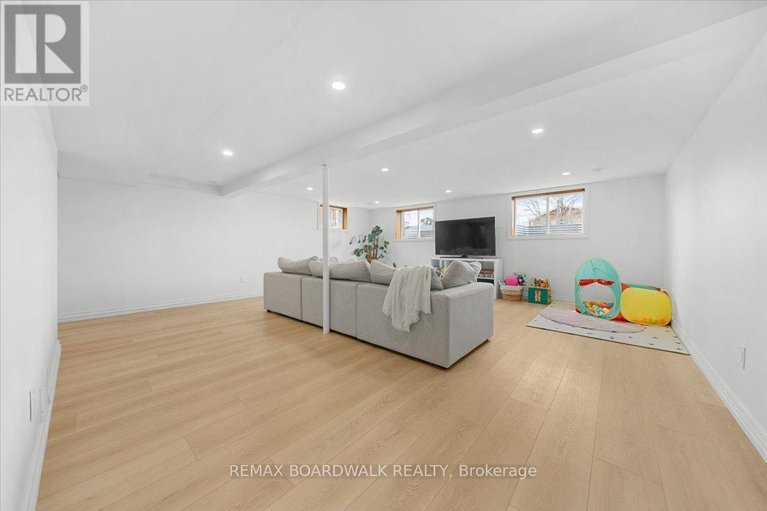 29678419/19-spring-garden-avenue/meadowlandscrestview/ottawa/ontario/K2G3B1_24