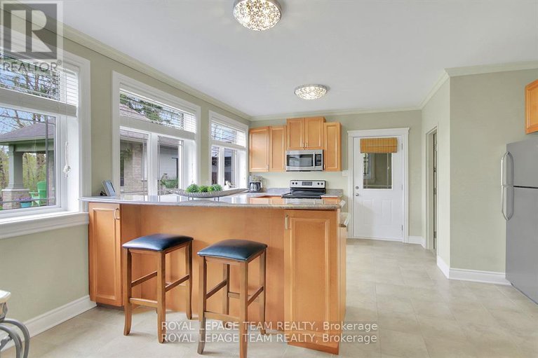 28487083/5591-manotick-main-street/manotick-village-manotick-estates/ottawa/ontario/K4M1A4_31