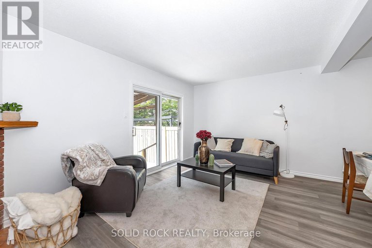 28622549/348-monica-crescent/bilberry-creekqueenswood-heights/ottawa/ontario/K1E3N5_5