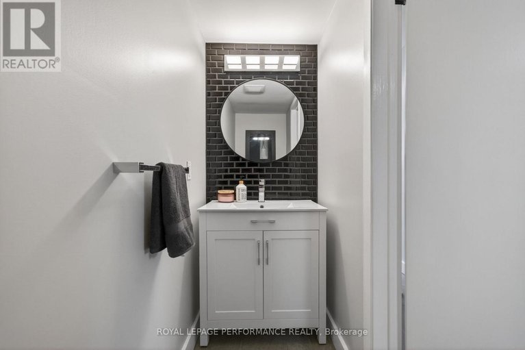 29668804/31-northpark-drive/blackburn-hamlet/ottawa/ontario/K1B3R7_20