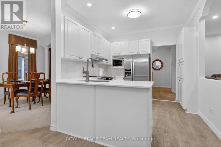 29471661/3113-apple-hill-drive-s/upper-hunt-club/ottawa/ontario/K1T3Z2_16