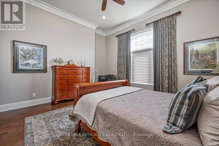 28568193/1530-creagan-court/cumberland-estates/ottawa/ontario/K4C0A5_35