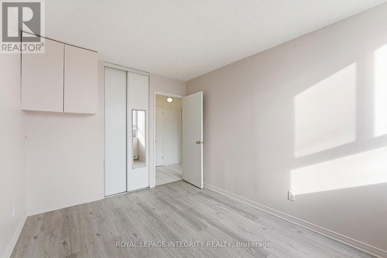 29148315/401-2000-jasmine-crescent/beacon-hill-south/ottawa/ontario/K1J8K4_15