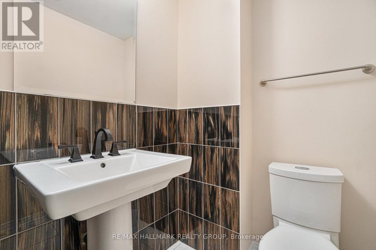 28460428/17-170-den-haag-drive/carson-meadows/ottawa/ontario/K1K2V7_7