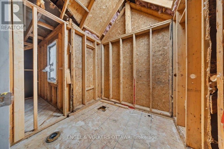 29645243/801-st-jean-street/town-of-rockland/clarence-rockland/ontario/K4K1K3_13