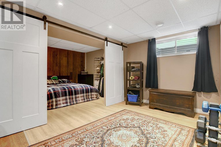 29035713/1916-montmere-avenue/notting-hillsummerside/ottawa/ontario/K4A0E7_32