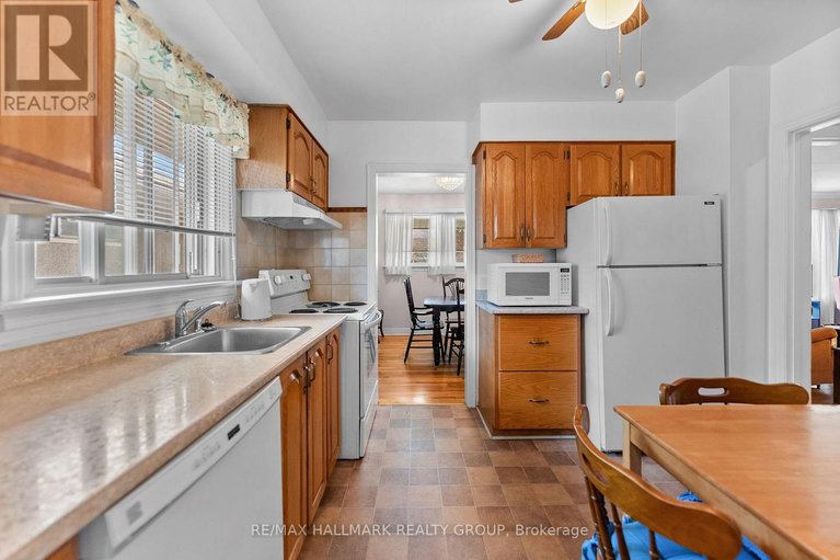 29657775/2075-neepawa-avenue/carlingwood/ottawa/ontario/K2A3L7_17