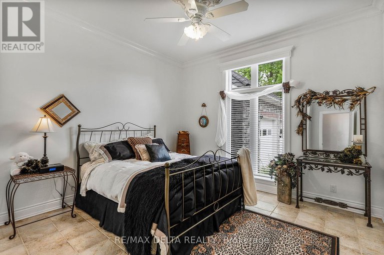 28387496/2584-woods-street/town-of-rockland/clarence-rockland/ontario/K4K1J2_24