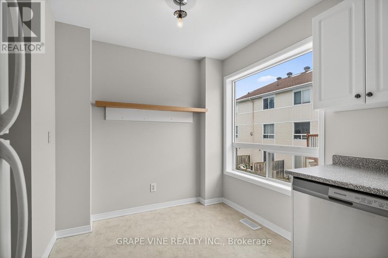 29436743/460-seyton-drive/westcliffe-estates/ottawa/ontario/K2H1G2_17