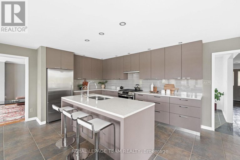 28476575/56-ryeburn-drive/riverside-southgloucester-glen/ottawa/ontario/K1V1H5_11