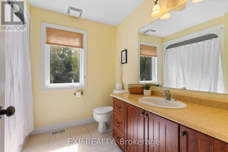 28792701/8325-albert-bouwers-circle/osgoode-twp-north-of-reg-rd-6/ottawa/ontario/K0A2P0_22