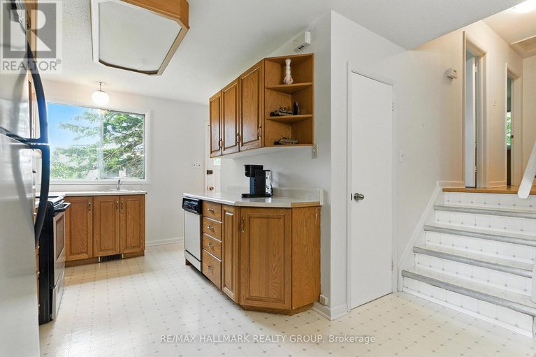 28647826/1127-maitland-avenue/copeland-park/ottawa/ontario/K2C2B8_13