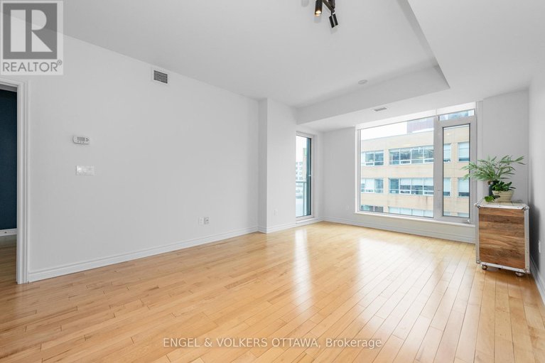 29300868/312-575-byron-avenue/mckellarhighland/ottawa/ontario/K2A1R7_17