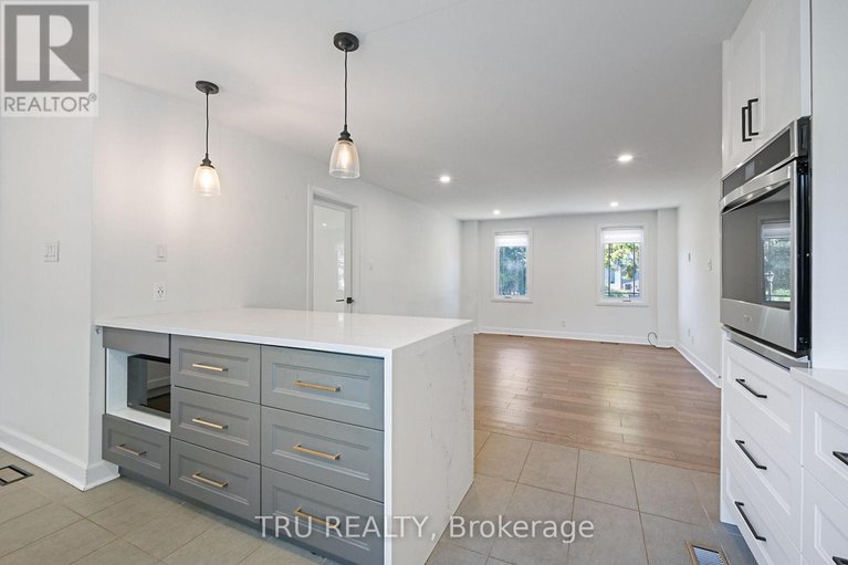 29269815/12-apache-crescent/city-viewskylinefisher-heightsparkwood-hills/ottawa/ontario/K2E6H7_17