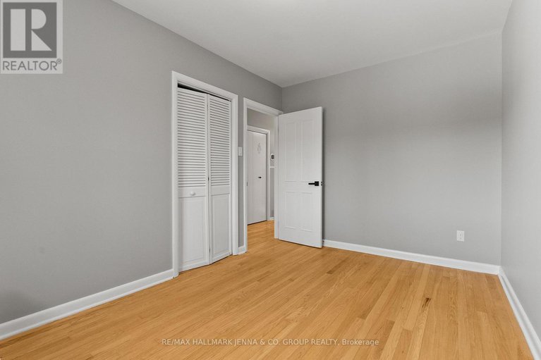 29393824/866-claude-street/castle-heightsrideau-high/ottawa/ontario/K1K2S6_18