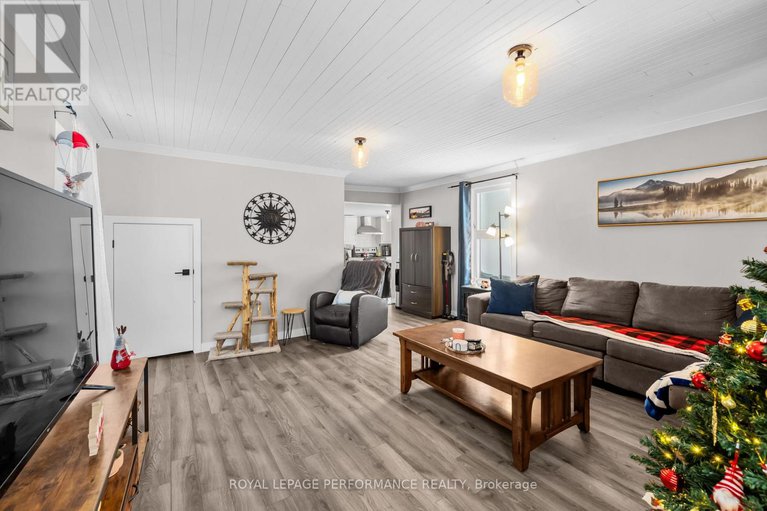29182653/6-spring-street/maxville/north-glengarry/ontario/K0C1T0_16