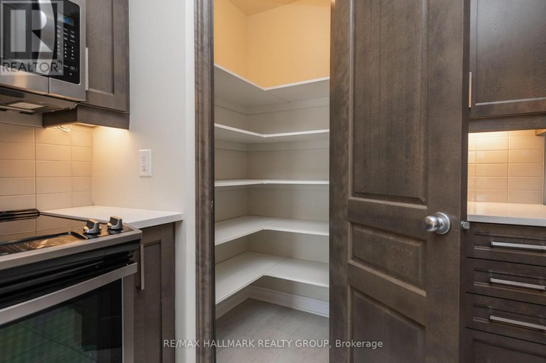 28443105/208-sittelle-private/fallingbrookgardenway-south/ottawa/ontario/K4A1G1_9