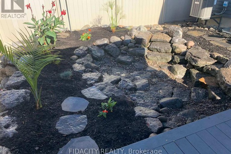 29629373/565-bobolink-ridge/stittsville-south/ottawa/ontario/K2S2P4_32