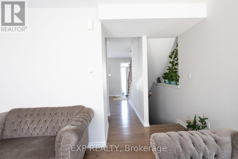 29626610/1008-carden-lane/orleans-village/ottawa/ontario/K1W0N3_6