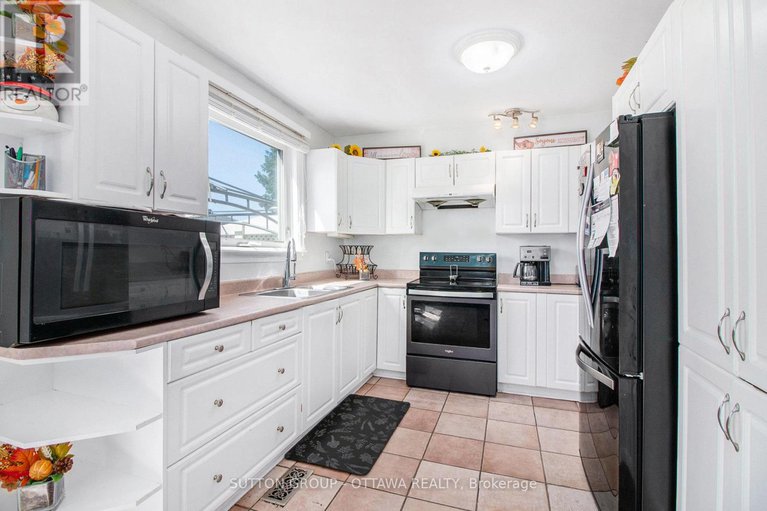 28564985/848-borland-drive/chatelaine-village/ottawa/ontario/K1E1X5_7