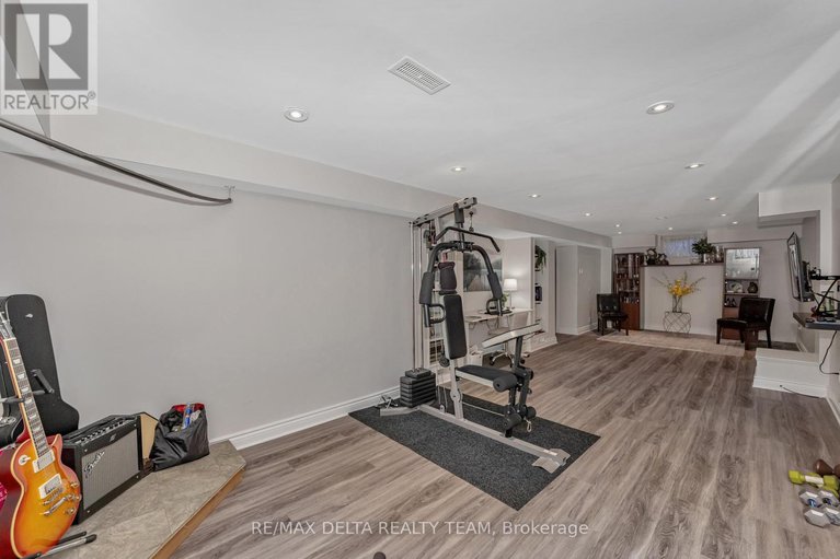 28632768/61-valewood-crescent/blackburn-hamlet/ottawa/ontario/K1B4G1_21