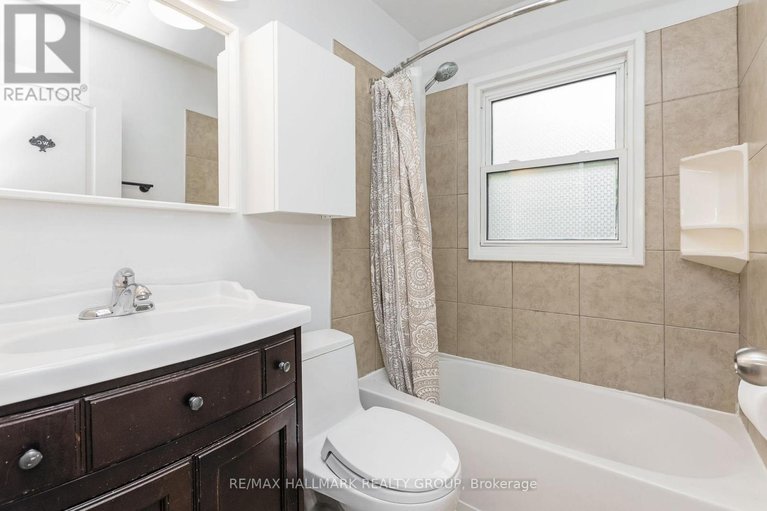 29518318/1225-foxbar-avenue/ellwood/ottawa/ontario/K1V6V4_24