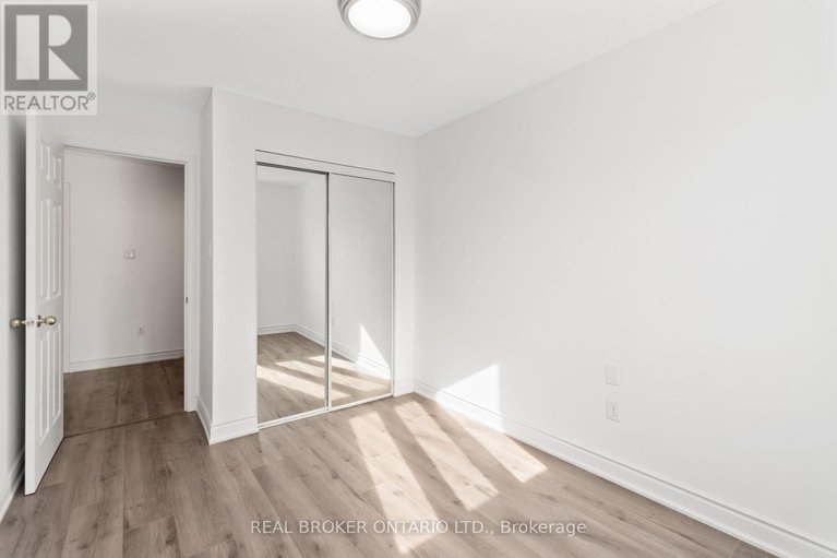 28793842/3-a-southpark-drive/blackburn-hamlet/ottawa/ontario/K1B3B8_26