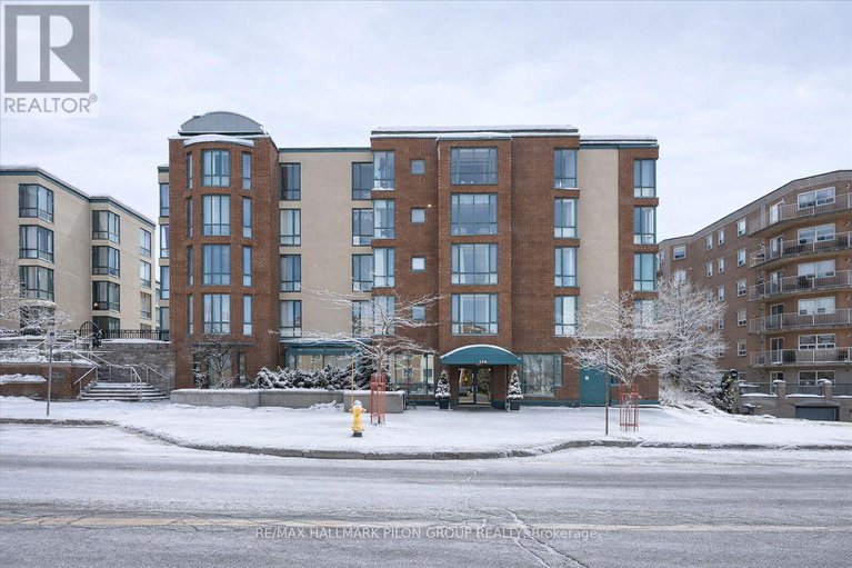 29253758/505-330-centrum-boulevard/bilberry-creekqueenswood-heights/ottawa/ontario/K1E3W2_1