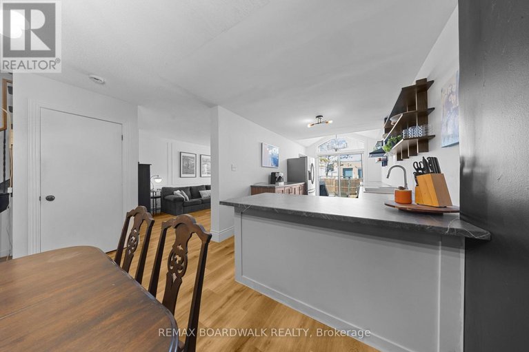 29576732/567-latour-crescent/fallingbrookgardenway-south/ottawa/ontario/K4A1P3_7