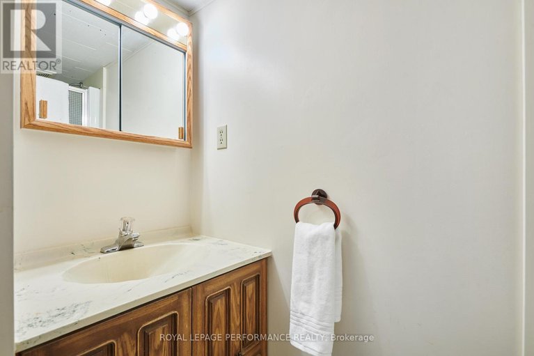 29636837/1582-digby-street/riverview-park/ottawa/ontario/K1G0P6_36